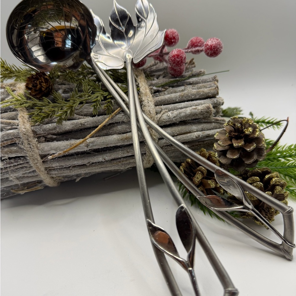 Elegant Silver Leaf Handle Serveware Set - Picture 12 of 12